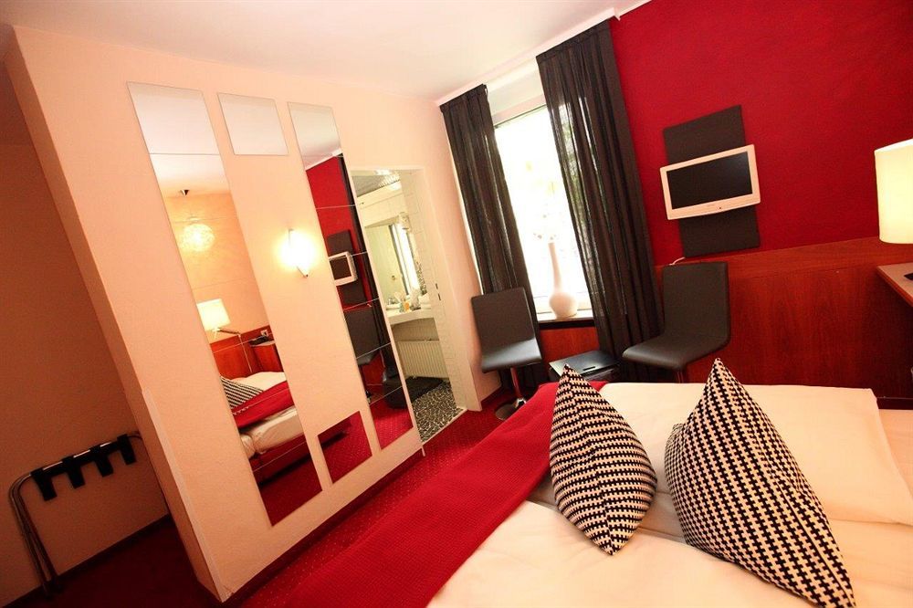 Falkenturm Hotel 2*